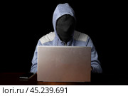 Phone fraud.Talking to phone scammers. Withdrawal of money via the Internet. Стоковое фото, фотограф Александр Поташев / Фотобанк Лори