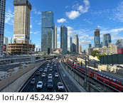 View of the Ayalon highway between Tel Aviv and Ramat Gan (2023 год). Редакционное фото, фотограф Irina Opachevsky / Фотобанк Лори