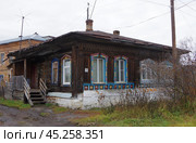 "Дом мещанина Чечетина". Ирбит , Октябрьская улица, дом 7. Стоковое фото, фотограф Алексей Иванов / Фотобанк Лори