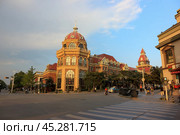 В центре района Бэйдайхэ города Циньхуандао, Китай. Редакционное фото, фотограф Римма Тельнова / Фотобанк Лори