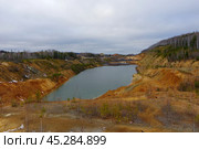 Отработанный карьер на западном склоне горы Лабаз (Лабус, Караульная), город Дегтярск, Свердловская область. Стоковое фото, фотограф Алексей Иванов / Фотобанк Лори