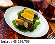 Turkish dish Yaprak sarma. Стоковое фото, фотограф Яков Филимонов / Фотобанк Лори