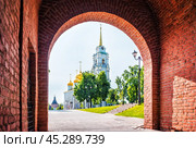 Колокольня и Успенский собор, Богоявленский собор, стена и башня, Тульский Кремль, Тула (2023 год). Стоковое фото, фотограф Baturina Yuliya / Фотобанк Лори