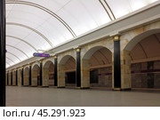 Интерьер станции метро Адмиралтейская в городе Санкт-Петербург (2023 год). Редакционное фото, фотограф Александр Кузнецов / Фотобанк Лори