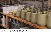 Variety of bathroom accessories displayed on shelving in household goods store. Concept of organizing comfortable home space. Стоковое видео, видеограф Яков Филимонов / Фотобанк Лори