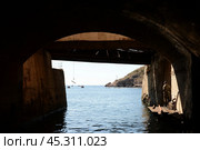 Вход для подводных лодок в подземный комплекс, Балаклава, Крым (2021 год). Редакционное фото, фотограф Free Wind / Фотобанк Лори