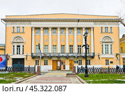 Главный дом городской усадьбы Луниных. Государственный музей искусства народов Востока (Музей восточных культур, Музей Востока). Никитский бульвар, 12А. Пасмурный день. Поздняя осень. Москва. Редакционное фото, фотограф E. O. / Фотобанк Лори