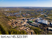За микрорайоном Озерки в городе Кирове - вид с высоты (2024 год). Стоковое фото, фотограф Владислав Самошкин / Фотобанк Лори