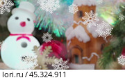 Christmas decoration and snowflake animation. Стоковое видео, видеограф Михаил Коханчиков / Фотобанк Лори