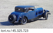 Ретро-автомобиль Delage DMN Faux Cabriolet '29. Автобаттл «Ревущие 20-е». Екатеринбург, площадь 1905 года. (2019 год). Редакционное фото, фотограф Алексей Иванов / Фотобанк Лори