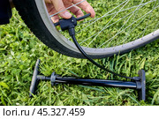 Lever of bicycle tire twin head is raised, activating clamping mechanism. Стоковое фото, фотограф Владимир Григорьев / Фотобанк Лори