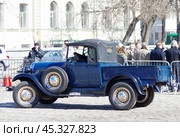 Ретро-автомобиль Ford A (пикап). Автобаттл «Ревущие 20-е». Екатеринбург, площадь 1905 года. (2019 год). Редакционное фото, фотограф Алексей Иванов / Фотобанк Лори