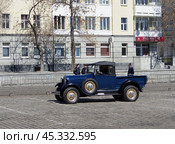 Ретро-автомобиль Ford A (пикап). Автобаттл «Ревущие 20-е». Екатеринбург, площадь 1905 года. (2019 год). Редакционное фото, фотограф Алексей Иванов / Фотобанк Лори