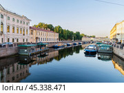 Река Мойка, вид с Зеленого моста. Санкт-Петербург. (2024 год). Стоковое фото, фотограф Головкова Елена / Фотобанк Лори