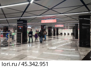 Пересадка в метро на станции Новаторская с БКЛ на Троицкую линию. Редакционное фото, фотограф Алёшина Оксана / Фотобанк Лори