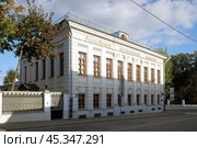 Дом П.А. Сырейщикова (Рахмановых), здание Российского Исторического общества на улице Воронцово Поле в Москве. (2023 год). Стоковое фото, фотограф Александр Кузнецов / Фотобанк Лори