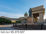 Санкт-Петербург. Казанский собор. Памятник Барклаю-де-Толли. Редакционное фото, фотограф Андрей Игнатов / Фотобанк Лори