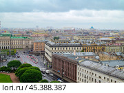 Вид на Санкт-Петербург с Колоннады Исаакиевского собора. Исаакиевский Сквер. Исаакиевская площадь (2023 год). Стоковое фото, фотограф Александр Тараканов / Фотобанк Лори