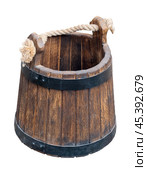 Деревянная бадья на белом фоне. Wooden bucket isolated on white background. Стоковое фото, фотограф Татьяна Д / Фотобанк Лори