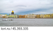 Город Санкт-Петербург. Вид на Английскую набережную. Здание Конституционного Суда Российской Федерации и дом графини А. Г. Лаваль (2023 год). Стоковое фото, фотограф Александр Тараканов / Фотобанк Лори