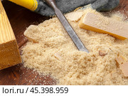 blade of sharp chisels with sawdust. Стоковое фото, фотограф Сергей Толмачёв / Фотобанк Лори