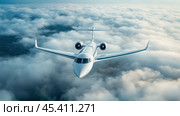 Роскошный частный бизнес-джет VIP-класса парит в небе над пушистыми облаками и величественными горами внизу. Стоковое AI-изображение, AI-художник ФотоИнтеллект / Фотобанк Лори