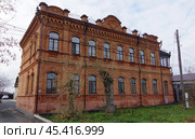 "Дом Бизверга". Ирбит, улица Карла Либкнехта, 9 / улица Ленина. Редакционное фото, фотограф Алексей Иванов / Фотобанк Лори