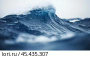 Драматические штормовые морские волны в бурных голубых водах для портфолио о природе и погоде. Стоковое AI-изображение, AI-художник ФотоИнтеллект / Фотобанк Лори