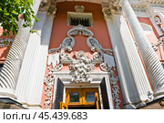 Церковь Архангела Гавриила  (Меншикова башня). Элементы оформления. Москва (2024 год). Редакционное фото, фотограф E. O. / Фотобанк Лори
