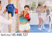 Teen girl in punch mitts boxing. Стоковое фото, фотограф Яков Филимонов / Фотобанк Лори