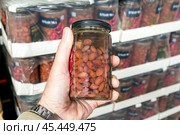 canned red beans in a man's hands while choosing a product in a store. Стоковое фото, фотограф Акиньшин Владимир / Фотобанк Лори