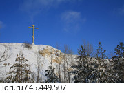 Samarskaya Luka. Worship cross on the Tsarev Kurgan. View of the Volga, Zhigulevskie gates. (2010 год). Стоковое фото, фотограф Акиньшин Владимир / Фотобанк Лори
