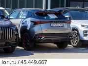 Russia. Samara, June 5, 2024: Chinese cars are put up for sale near a car dealership on a sunny summer day. Редакционное фото, фотограф Акиньшин Владимир / Фотобанк Лори