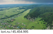 Южный Урал, Башкирия, село Ташла. Вид с воздуха. Southern Urals, Bashkiria, Tashla village. Aerial view. (2024 год). Стоковое видео, видеограф Евгений Романов / Фотобанк Лори