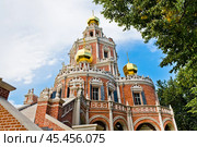 Церковь Покрова Пресвятой Богородицы в Филях. Лето. Москва. Россия (2024 год). Редакционное фото, фотограф E. O. / Фотобанк Лори