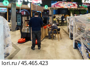Строящаяся АЗС Лукойл. 176-й км. М-11. Пуско-наладочные работы. Тверь. Редакционное фото, фотограф Владимир Шибаев / Фотобанк Лори