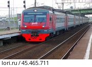 Электропоезд ЭД4М-0408, станция Шушары, Санкт-Петербург (2019 год). Редакционное фото, фотограф Алексей Иванов / Фотобанк Лори