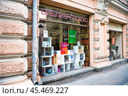 Витрина книжного магазина «Библио-Глобус». Мясницкая улица, дом 6. Москва. Россия. Редакционное фото, фотограф E. O. / Фотобанк Лори