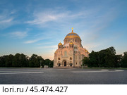 The Naval cathedral of Saint Nicholas in Kronstadt (Morskoy Nikolskiy Sobor) and the Anchor (Yakornaya) Square, Kronstadt, St. Petersburg, Russia. Стоковое фото, фотограф Ula Ulachka / Фотобанк Лори