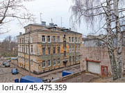 Жилой дом в Черноморском переулке. Фасад со стороны Ржевского переулка. Город Выборг Ленинградской области. Редакционное фото, фотограф Румянцева Наталия / Фотобанк Лори