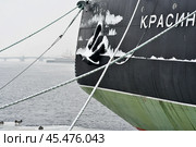 Река Нева в Санкт-Петербурге. Зима. Борт ледокола "Красин" (2018 год). Редакционное фото, фотограф Александр Алексеев / Фотобанк Лори