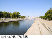 Исторический сквер с фонтанами в центре Екатеринбурга (2016 год). Стоковое фото, фотограф Александр Тараканов / Фотобанк Лори