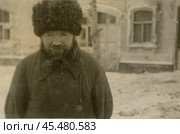 Русский мужчина с бородой в шапке из овчины и ватнике. Местный житель на оккупированных немцами территориях, 1941. Стоковое фото, фотограф WWII / Фотобанк Лори
