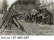 Перекур. Солдаты на войне  1942г. Стоковое фото, фотограф WWII / Фотобанк Лори
