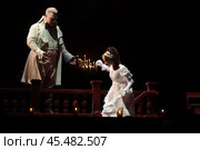 Сцена из спектакля "МИЗАНТРОП" театр Комиссаржевской Санкт-Петербург. Редакционное фото, фотограф Дмитрий Неумоин / Фотобанк Лори