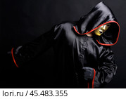 Таинственный мужчина в золотой маске. Стоковое фото, фотограф Андрей Аркуша / Фотобанк Лори