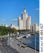 Москва-река, водная прогулка на корабле по Москве. (2024 год). Редакционное фото, фотограф Виталий Михайлюк / Фотобанк Лори