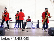 Выступление духовой банды Just Brass на празднике "Ураза-байрам 2024" Редакционное фото, фотограф Владимир Дресвянников / Фотобанк Лори