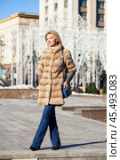 Young beautiful woman in winter coat. Стоковое фото, фотограф Андрей Аркуша / Фотобанк Лори