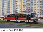 Трамвай УТМ 71-405 №024, улица Уральская, Екатеринбург (2019 год). Редакционное фото, фотограф Алексей Иванов / Фотобанк Лори